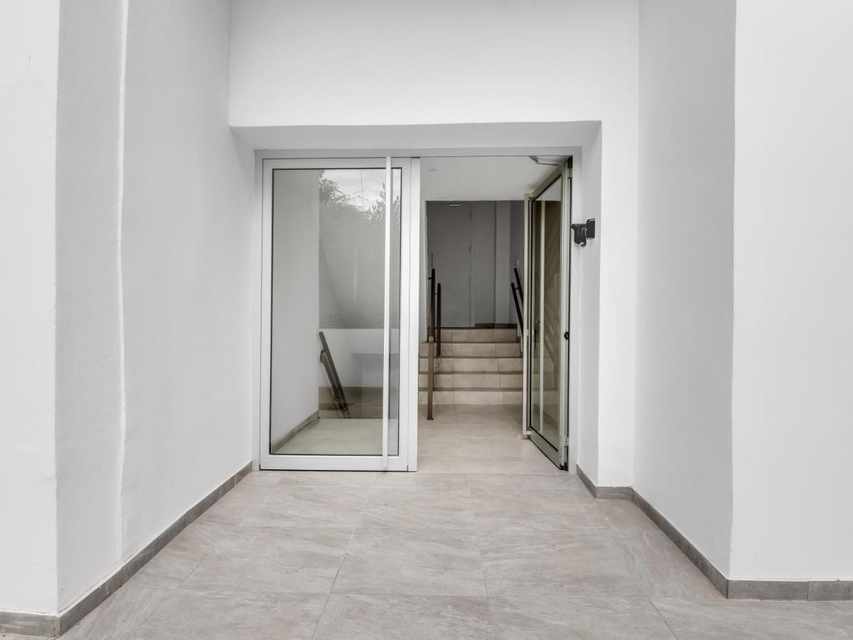 Sanders Crystal Larnaca Luaran gambar