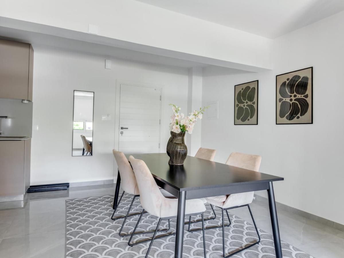 Sanders Crystal Larnaca Luaran gambar