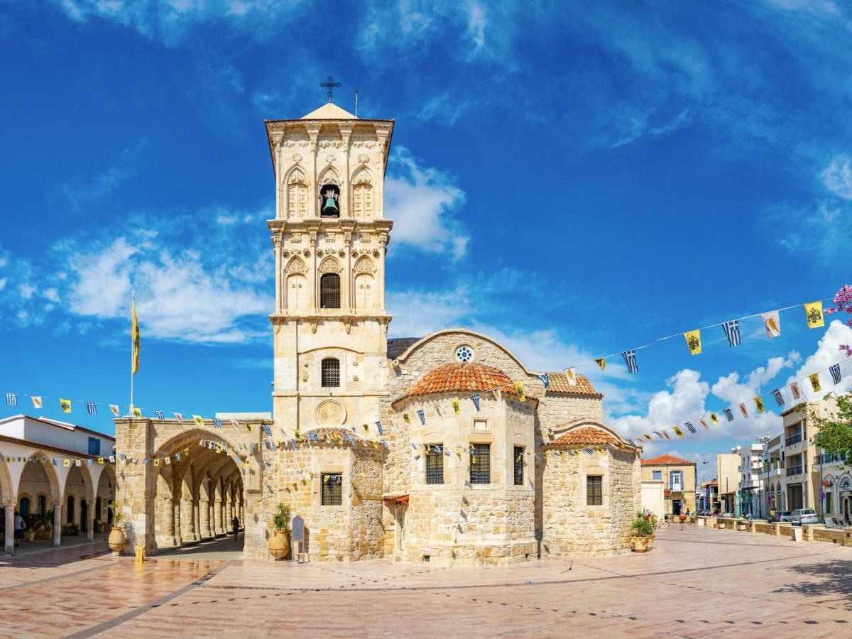 Sanders Crystal Larnaca Luaran gambar