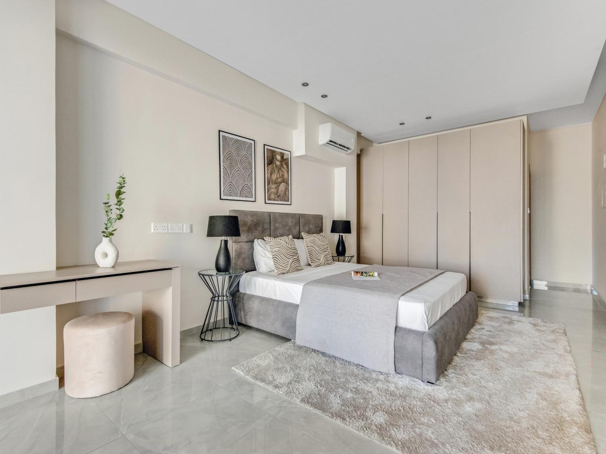 Sanders Crystal Larnaca Luaran gambar