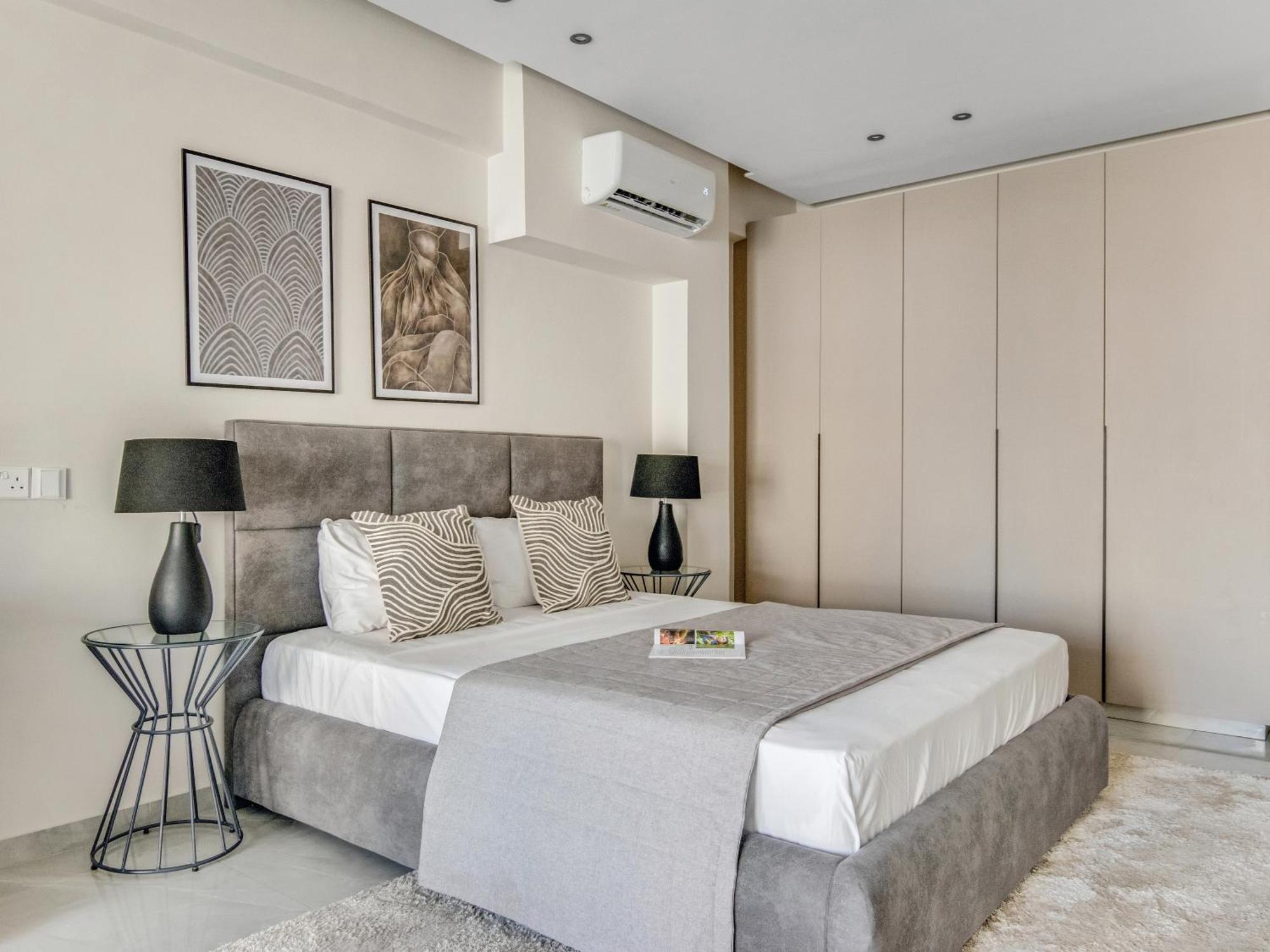 Sanders Crystal Larnaca Luaran gambar