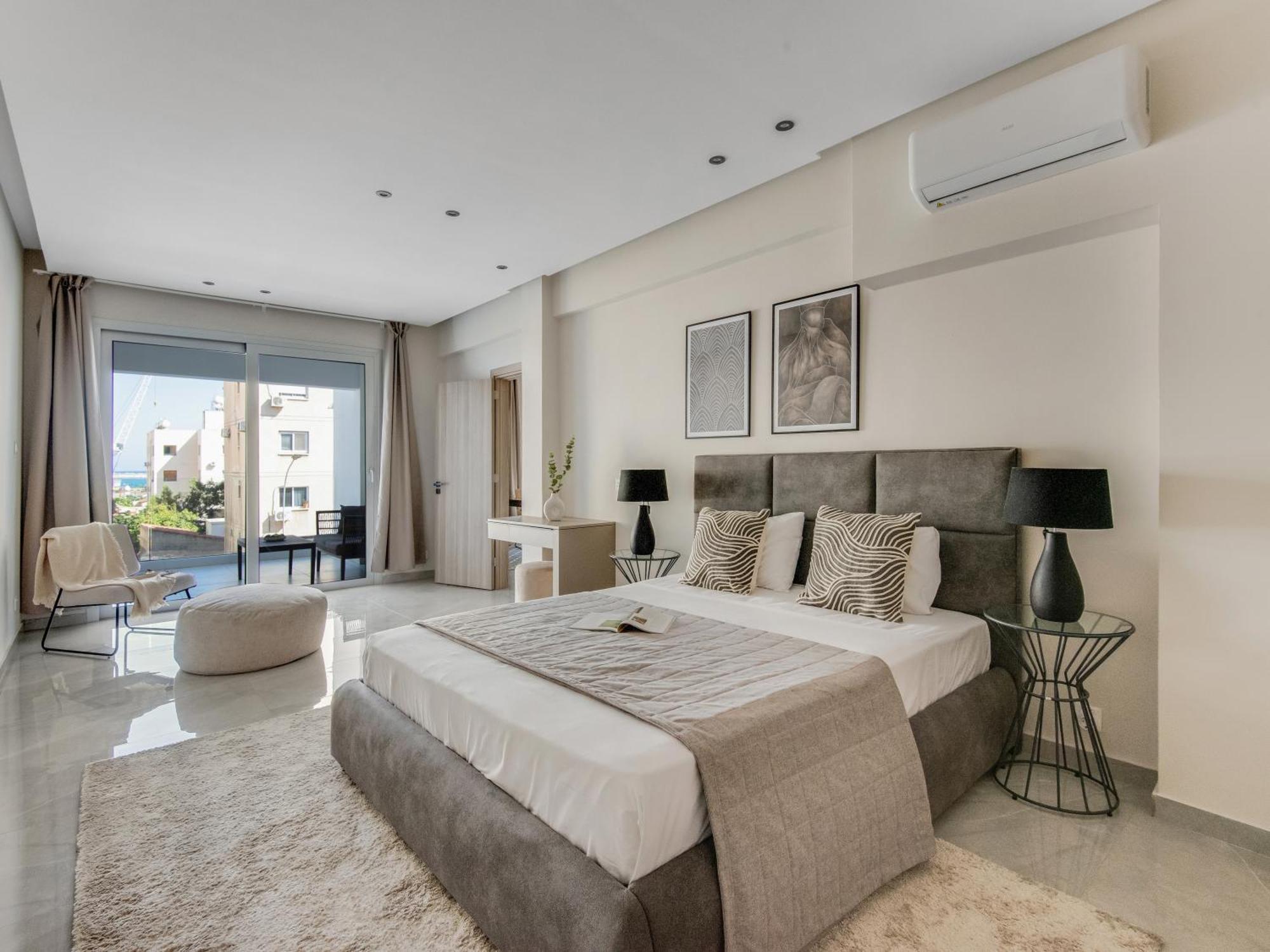 Sanders Crystal Larnaca Luaran gambar