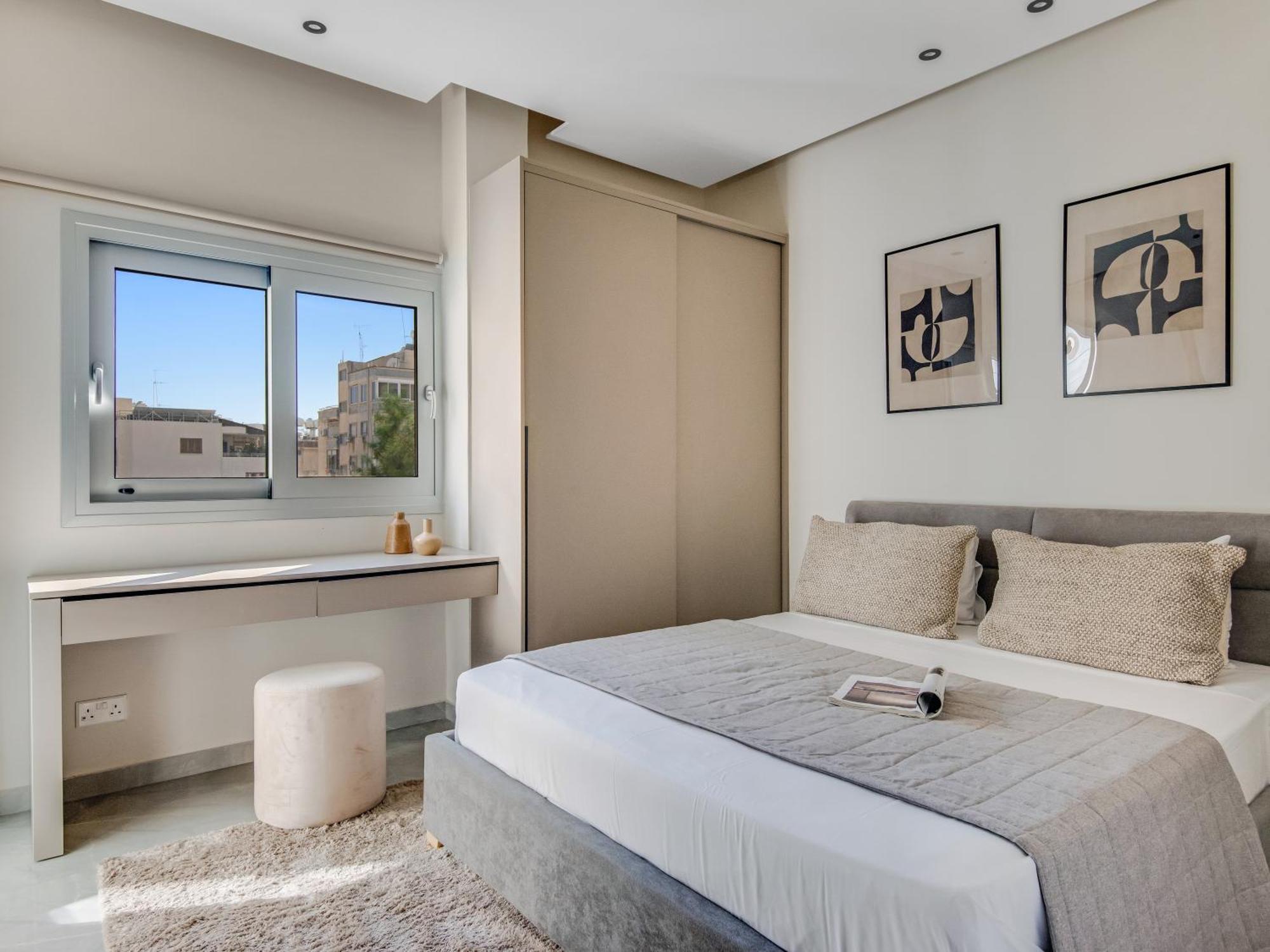 Sanders Crystal Larnaca Luaran gambar
