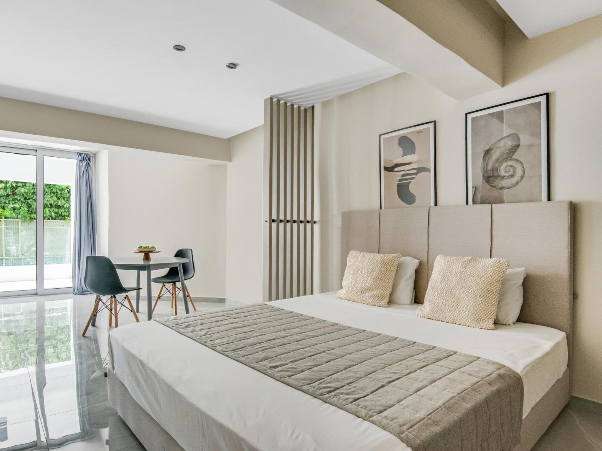 Sanders Crystal Larnaca Luaran gambar