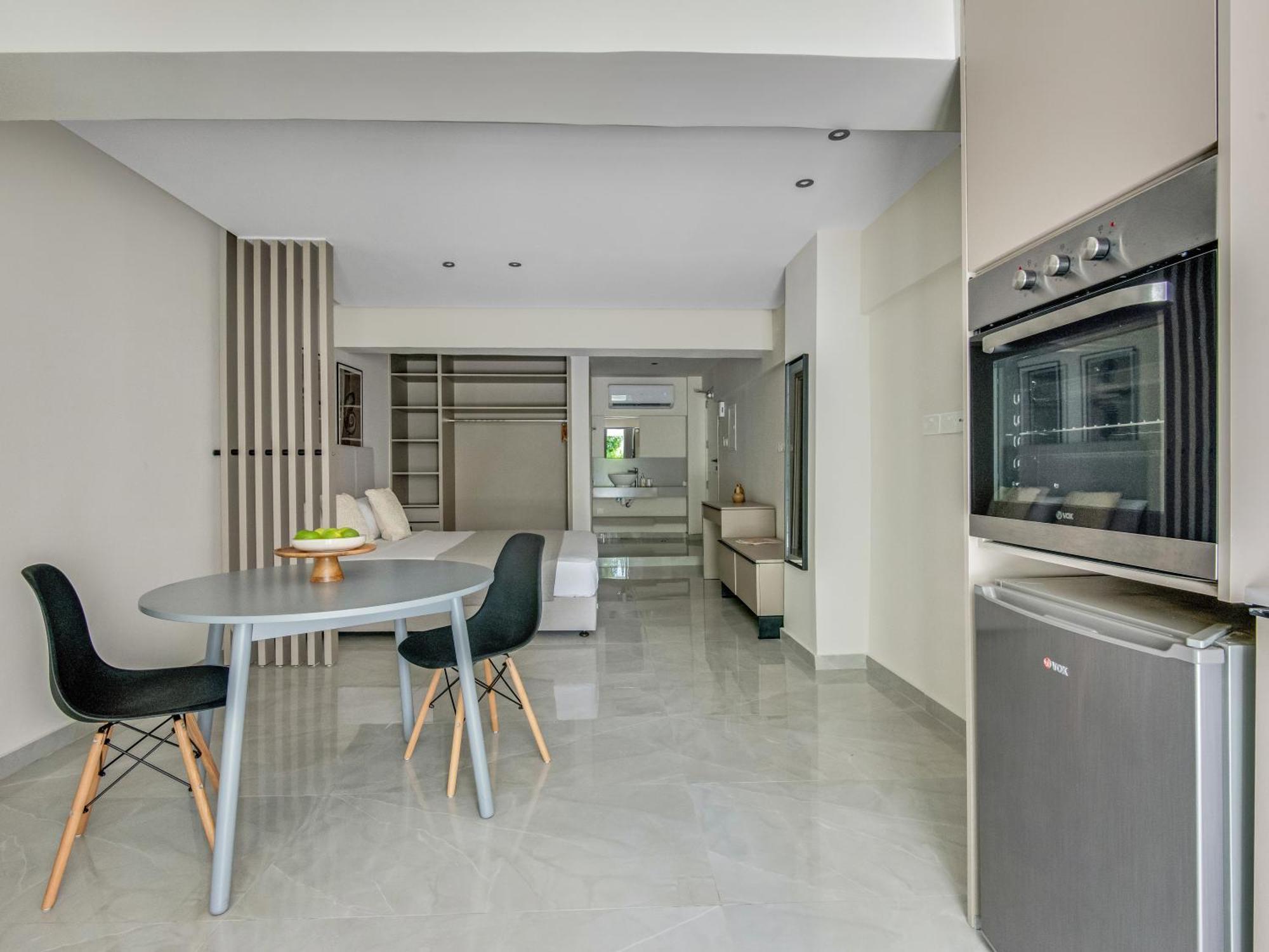 Sanders Crystal Larnaca Luaran gambar